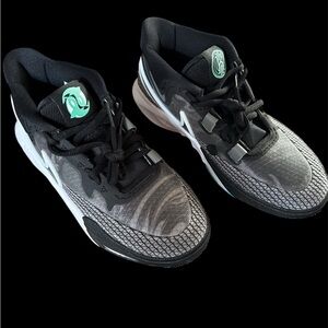 NIKE KYRIE 8 GS ORCA Kids Sneakers Size 4Y. Brand new in box.